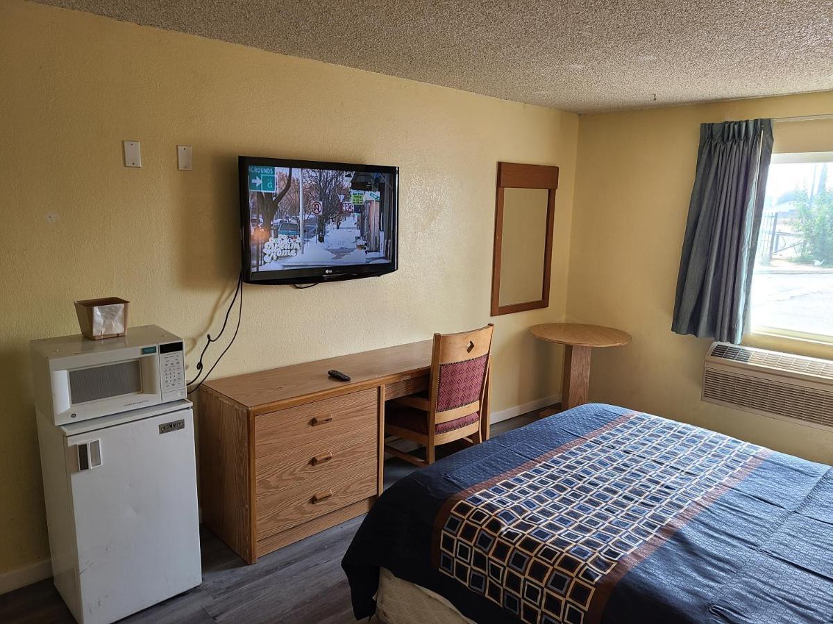 Travelodge By Wyndham Stockton Bagian luar foto