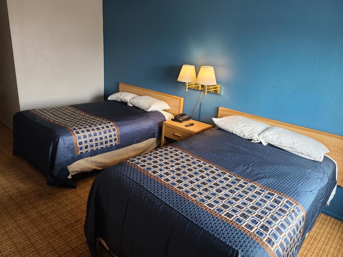 Travelodge By Wyndham Stockton Bagian luar foto
