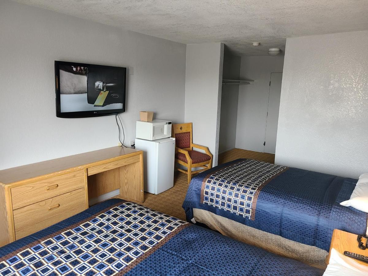 Travelodge By Wyndham Stockton Bagian luar foto