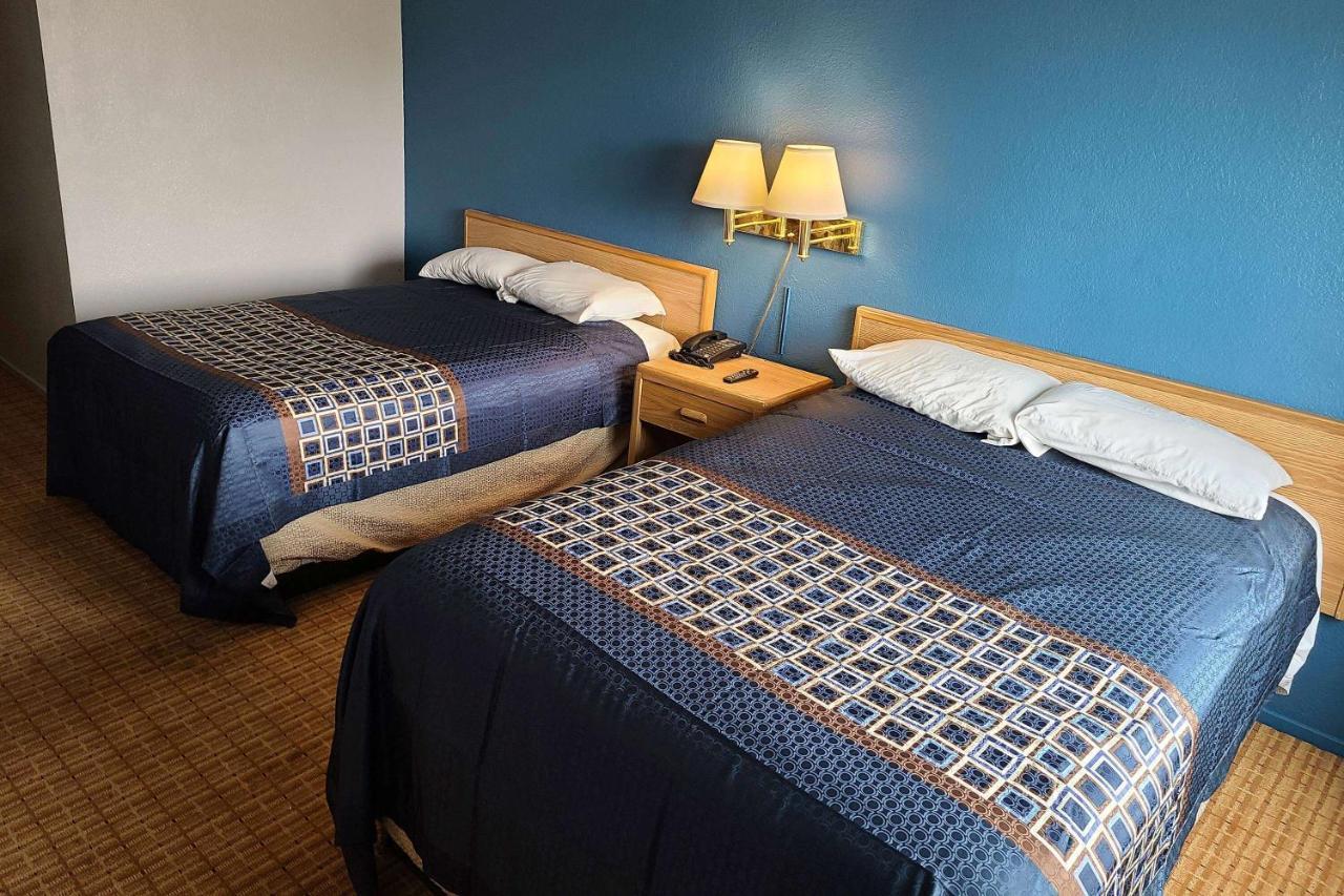Travelodge By Wyndham Stockton Bagian luar foto