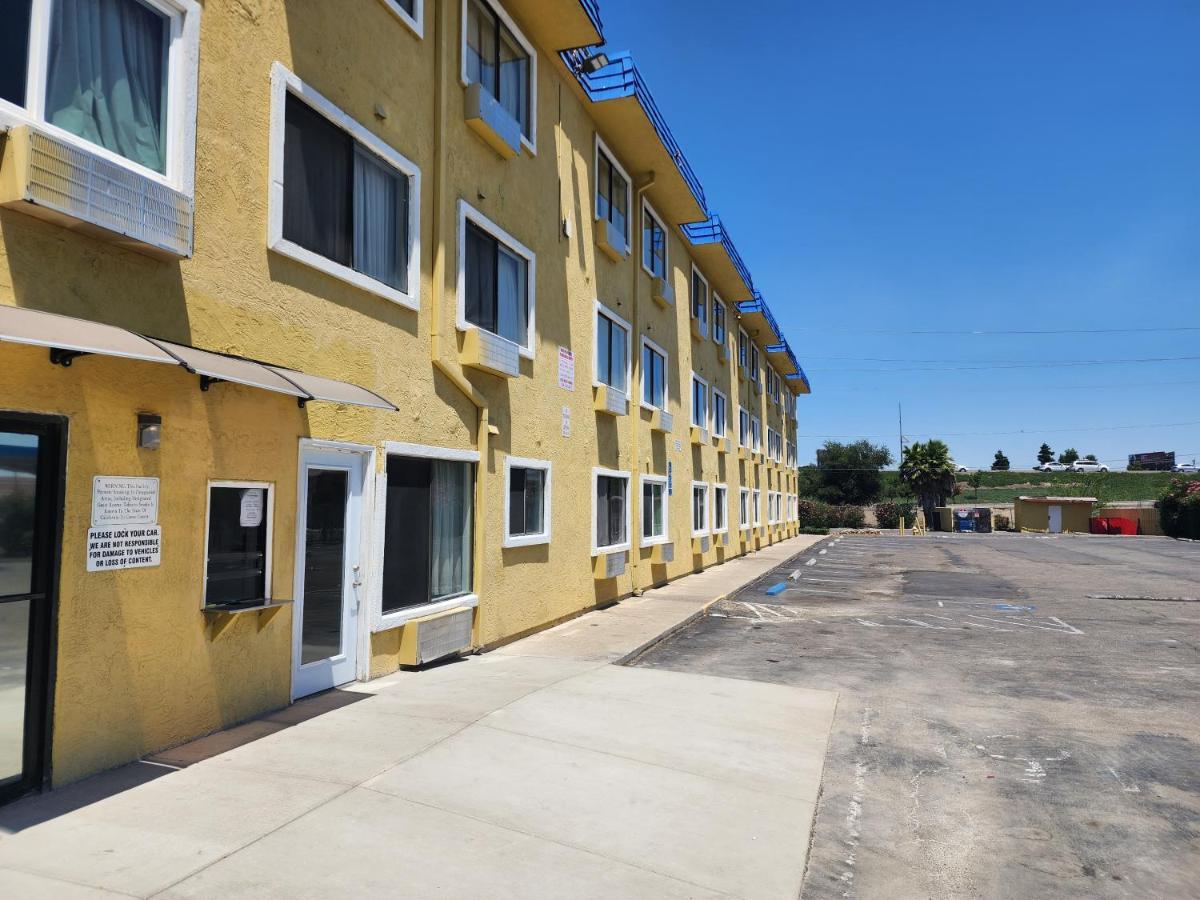 Travelodge By Wyndham Stockton Bagian luar foto