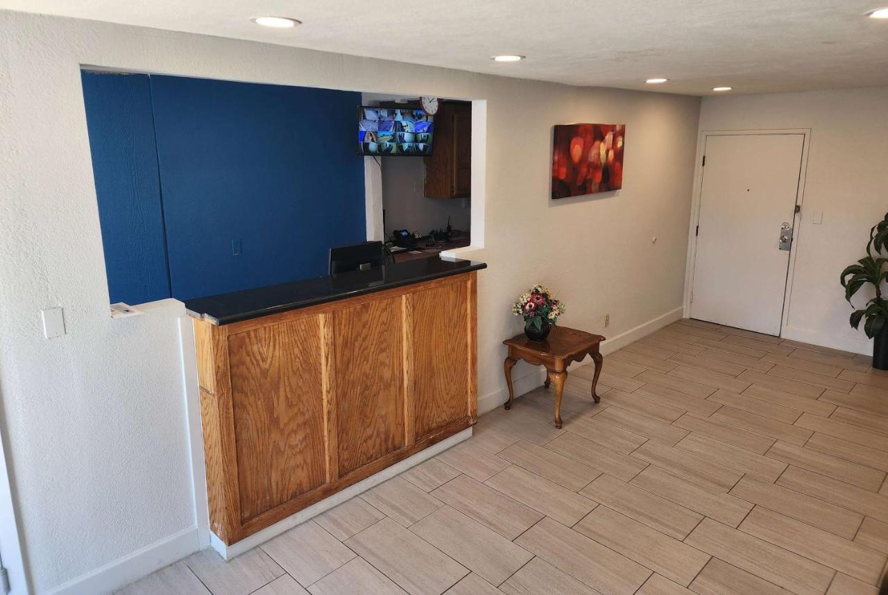 Travelodge By Wyndham Stockton Bagian luar foto