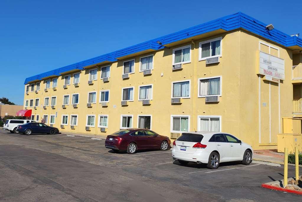 Travelodge By Wyndham Stockton Bagian luar foto