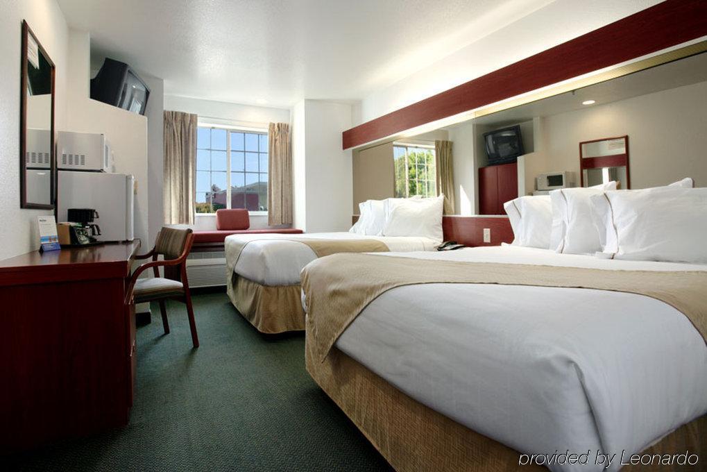 Travelodge By Wyndham Stockton Bagian luar foto