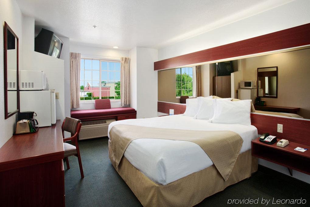 Travelodge By Wyndham Stockton Bagian luar foto