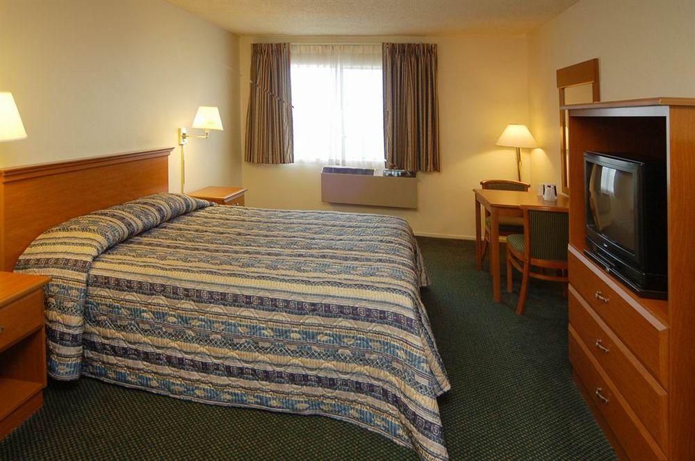Travelodge By Wyndham Stockton Bagian luar foto